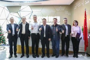 广州市与番禺区人力资源和社会保障局领导莅临华体会中国集团调研指导